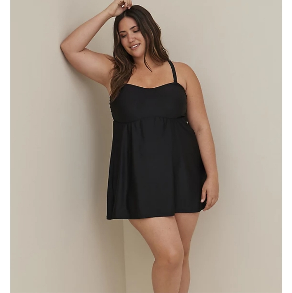 NWT Torrid Wireless Mid Strapless Swim Dress with Brief Size 2